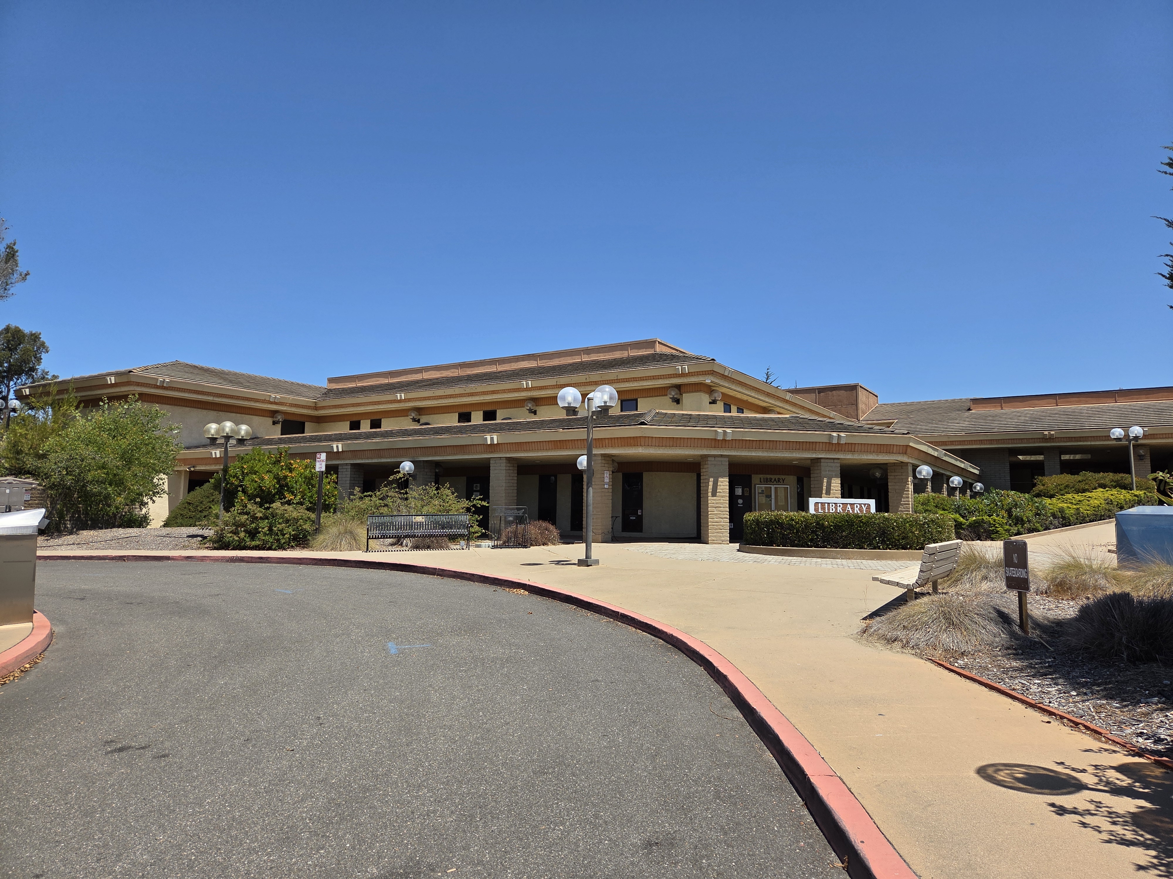 Arroyo Grande Library before remodel at a distance